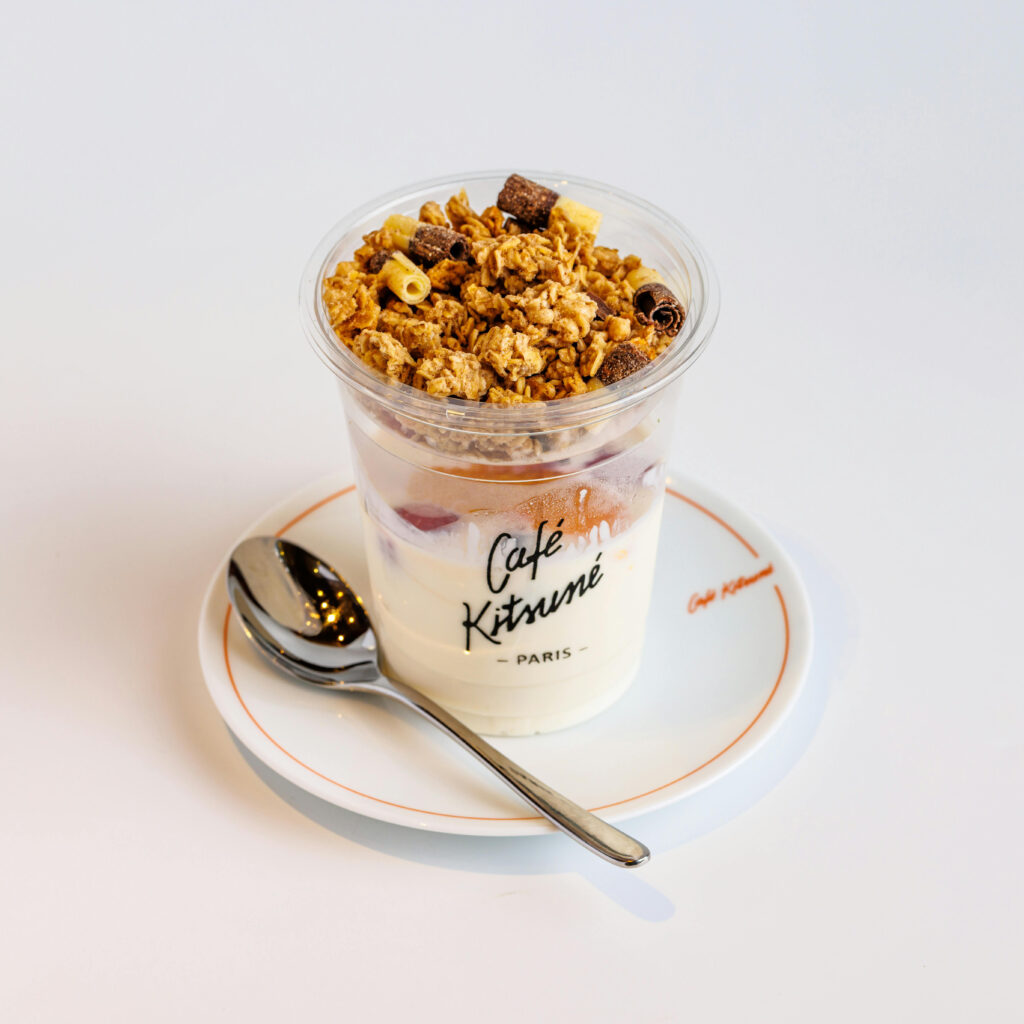 yogurt-&-granola-bowl